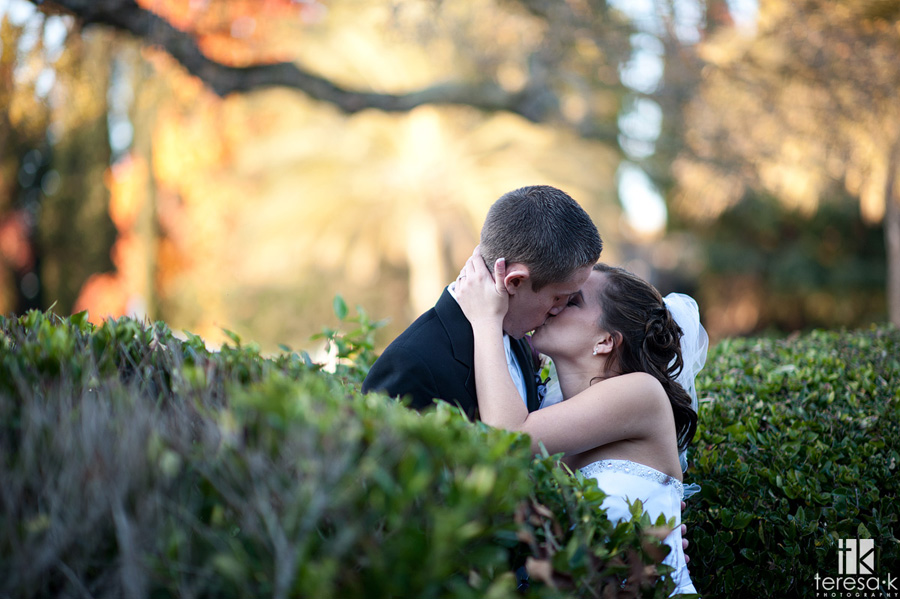 Arden Hills Resort Club Wedding by Sacramento Wedding photographer Teresa K fall wedding at Arden hills in Sacramento California