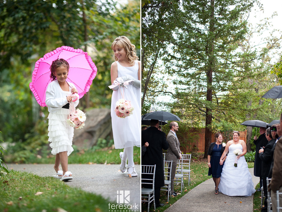 Newcastle Wedding Garden images by Teresa K photography pink umbrella at rainy wedding in Newcastle