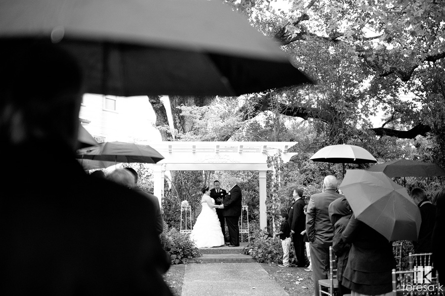 Newcastle Wedding Garden images by Teresa K photography rainy outdoor wedding in California